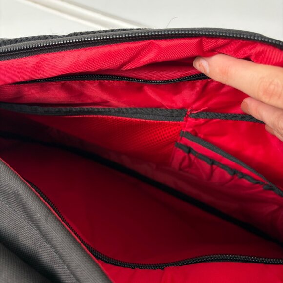 Helly Hansen Black Messenger Bag  Adjustable Shoulder Strap Broken Back Zipper - Picture 10 of 16